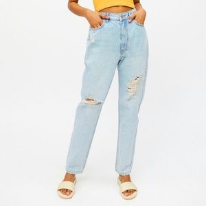 NWT Urban Outfitters BDG High-Waisted Mom Jean Ripped Light Wash 29 100% Cotton